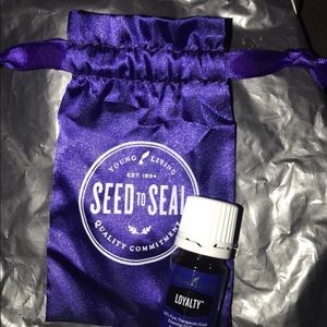 Young Living Essential Oil Loyalty w/bag (Rose oil)